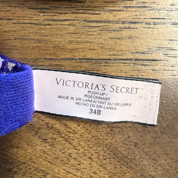 Victoria Secret Lace Push-Up Underwire Bra in Purple - Picture 3 of 3